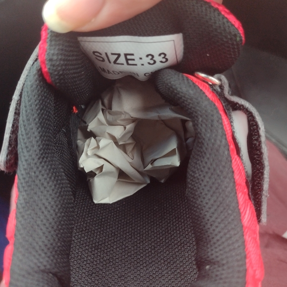 New without tags Red wheeled sneakers - Picture 2 of 4